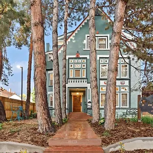 Flora House Hotel